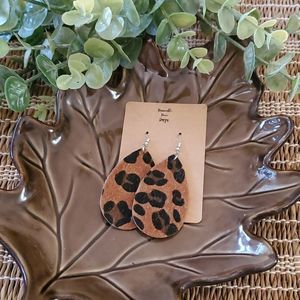 Animal print earrings wire